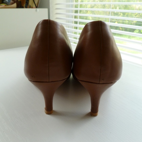 Riverberry Brand tan short pumps - Picture 3 of 6